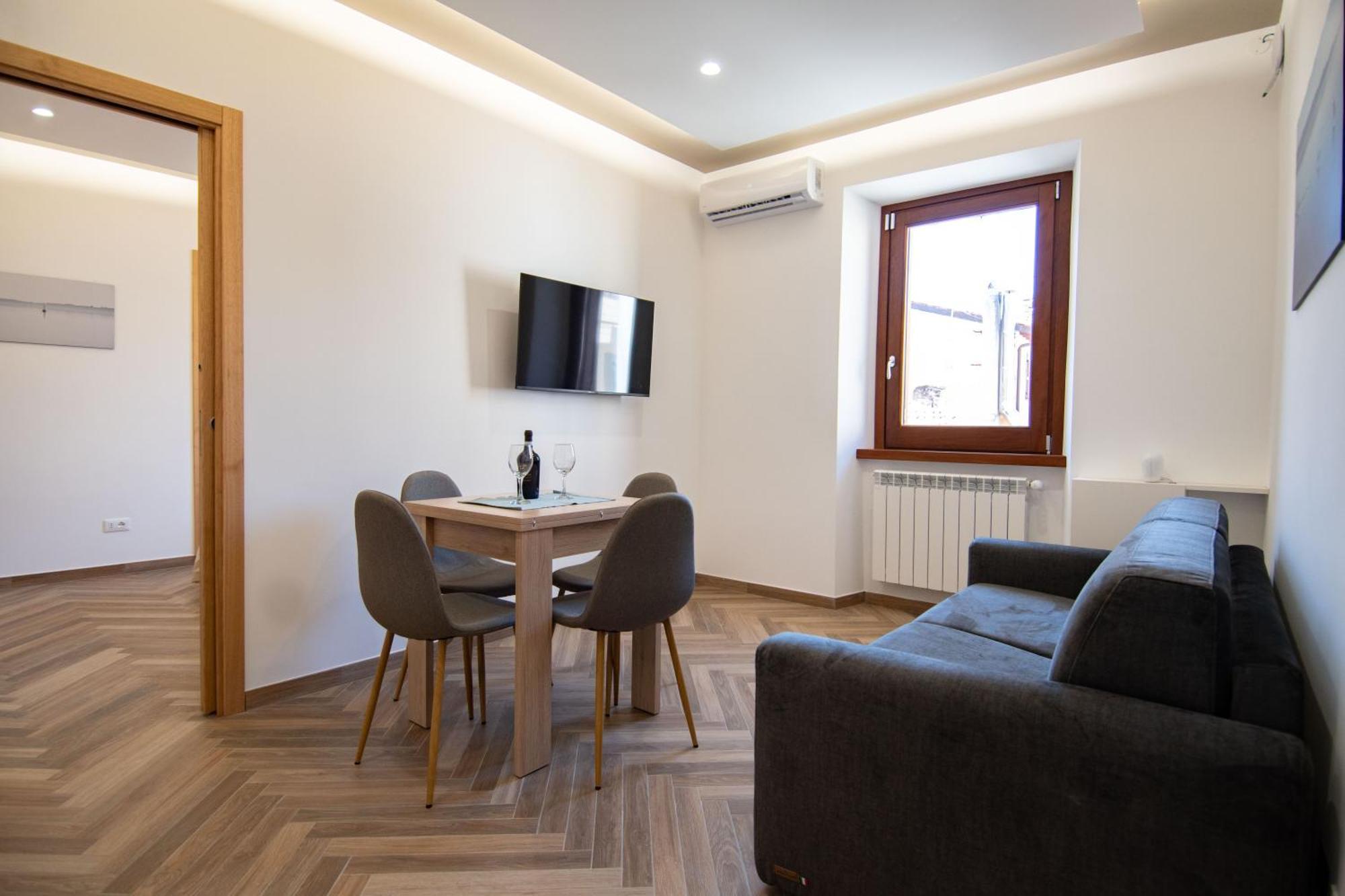 Finestra Sul Borgo Apartment เตรวินญาโน โรมาโน ภายนอก รูปภาพ