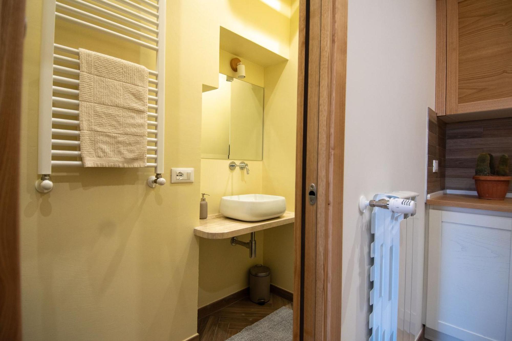 Finestra Sul Borgo Apartment เตรวินญาโน โรมาโน ภายนอก รูปภาพ