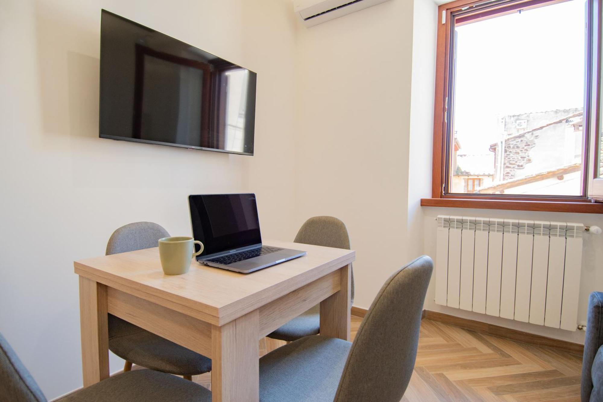 Finestra Sul Borgo Apartment เตรวินญาโน โรมาโน ภายนอก รูปภาพ