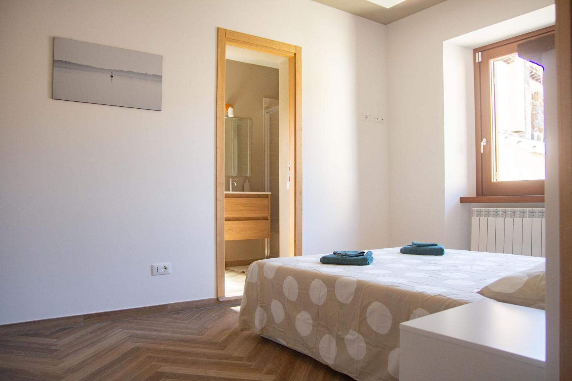 Finestra Sul Borgo Apartment เตรวินญาโน โรมาโน ภายนอก รูปภาพ