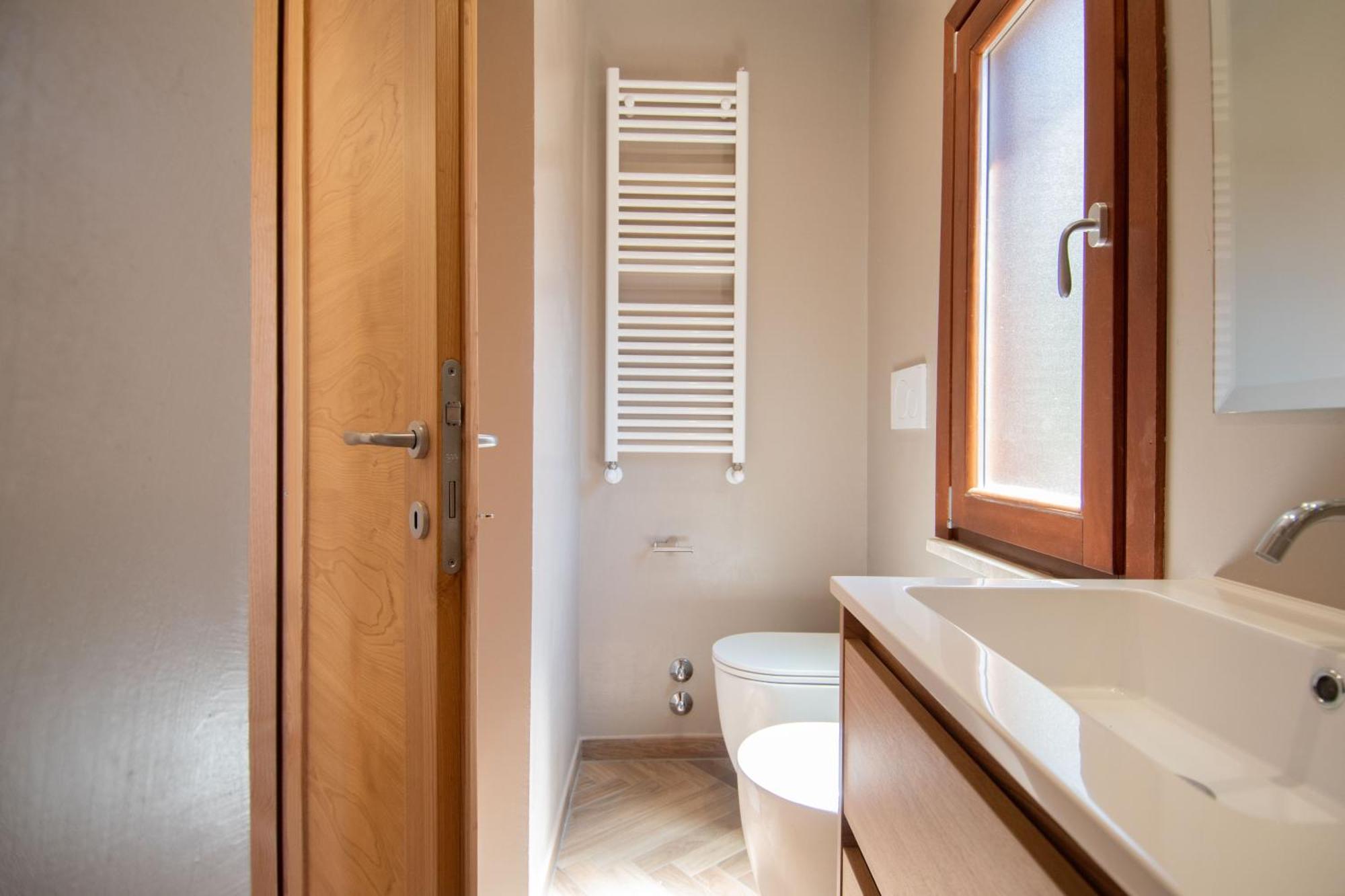 Finestra Sul Borgo Apartment เตรวินญาโน โรมาโน ภายนอก รูปภาพ